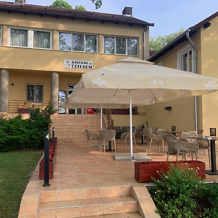 Bf Hotel Balatonföldvár Zewnętrze zdjęcie