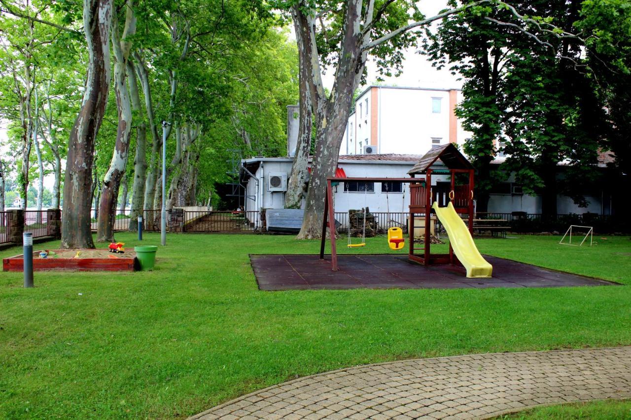 Bf Hotel Balatonföldvár Zewnętrze zdjęcie